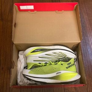 New Balance FuelCell SuperComp Elite v3 women’s 9.5
